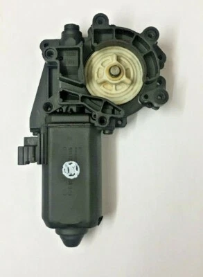 REAR QUARTER WINDOW LIFT MOTOR LEFT REAR for CHRYSLER LEBARON CONVERTIBLE - Image 1 of 2