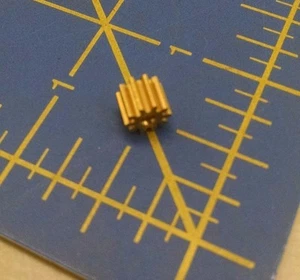 Brass Press On Pinion Gear 48 Pitch 10 Tooth from Mid America Raceway - Picture 1 of 1