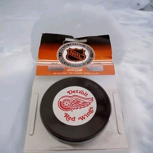 DETROIT RED WINGS NHL VINTAGE GRABEN MFG. OFFIZIELLES LIZENZIERTES PRODUKT HOCKEY PUCK - Bild 1 von 4