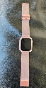 APPLE Watch SE (2024) 40mm Alu, Rosa Strass Maske und Rosa Band und Lader USB-C. - Zdjęcie 1 z 16