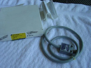 Nuevo en caja interruptor de límite cerrado cuadrado D compacto 9007 ML02S0110 Ser B - Imagen 1 de 2