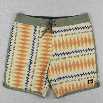 Bermuda de praia masculina Quicksilver surf seda vieira 19” tamanho 36 poliéster stretch - Imagem 1 de 4