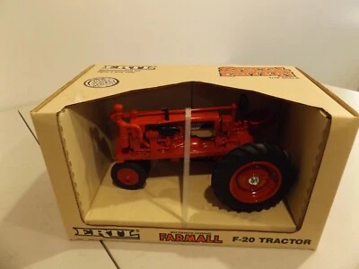 FARMALL  F-20  S.E. RED  TRACTOR - Image 1 of 4