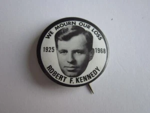 Vintage 1968 Robert F Kennedy WE MOURN OUR LOSS Pinback Button - Picture 1 of 2