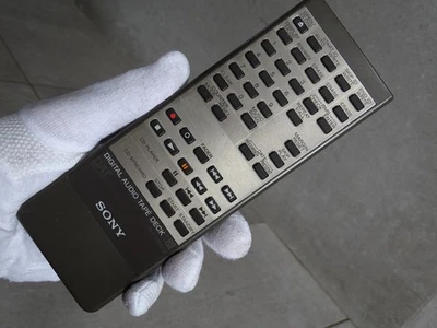 SONY RM-D57A/D GOLD TELECOMANDO TELECOMANDO l'ORIGINALE LEGGERMENTE DIFETTOSO - Immagine 1 di 4