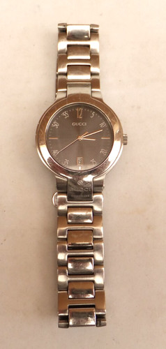 Orologio Gucci 8900M Colore Argento Cinturino Acciaio Inox Quadrante Nero Data Finestra