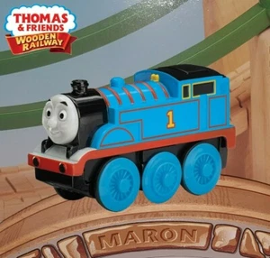 FERROCARRIL DE MADERA THOMAS & FRIENDS ~ THOMAS OPERADO POR BATERÍA ~ Y4110 ~ ¡NUEVO EN CAJA! - Imagen 1 de 6