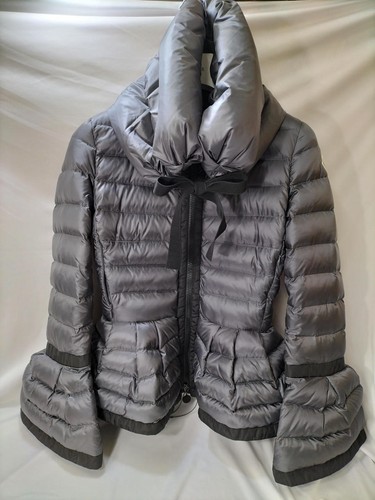 Piumino MONCLER lunghezza 22 8 pollici donna