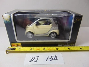 Maisto Smart Car Motorized 1:33 scale die cast model Off White & Gray With Box - Picture 1 of 7