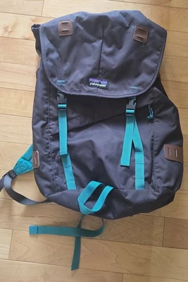 Рюкзак Patagonia Arbor Pack 26 л Угольный Серый/Бирюзовый Ремешок STYLE47956 - Изображение 1 из 4