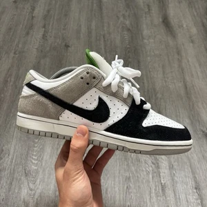 Nike SB Dunk Low Pro Chlorophyll Grey White Green UK Size 7 With Box and Laces - Picture 1 of 8
