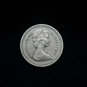 1983 One Pound Coin Queen Elizabeth II Royal Arms DECUS ET TUTAMEN British Error - Picture 1 of 11