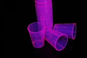 DirectGlow Neon Pink 10 Ounce 25ct Disposable Blacklight Glow Party Cups - Picture 1 of 4
