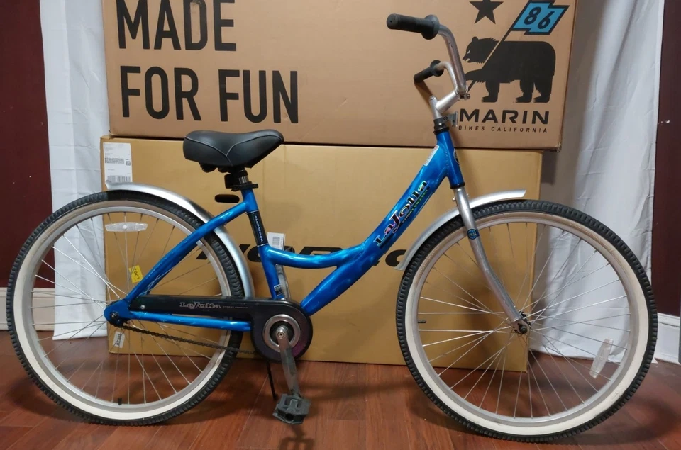 Next  26" La Jolla Girls' Street Cruiser Bike. - Image 1 of 2