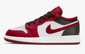 NUEVO Air Jordan 1 Low Bull University Rojo Blanco 553560-163 GS Bajo Talla 7 años - Imagen 1 de 4