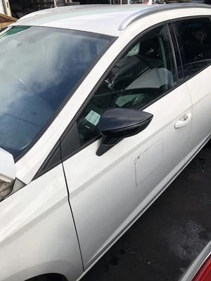 SEAT LEON MK3 5F (2013-20) FRONT DOOR PASSENGER LEFT SIDE WITHOUT MIRROR WHITE - Image 1 of 2