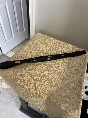 LLAVERO NIKE LANYARD NEGRO NUEVO CON DISEÑO CLÁSICO.  20" de largo. Foto 1 de 4