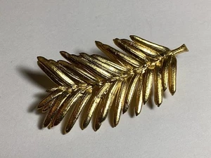 HÜBSCHE HELLE GOLDFARBENE BLATTBROSCHE SCHÖN ANZUSEHEN  - Bild 1 von 6