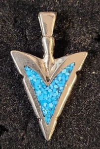 Vintage Nickelsilber Anhänger Pfeilspitze Resin gefüllt verschiedene Größen - Bild 1 von 1