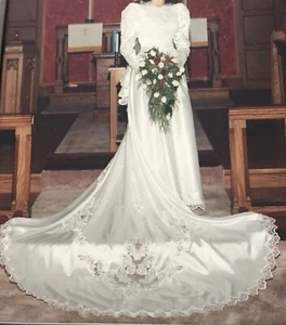 Beautiful Wedding Dress with Vail and Train. Embroidery with Pearls and Sequins - Picture 1 of 6