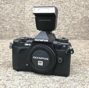 Olympus OM-D E-M5 Mark II 16.1MP Digital SLR Camera Body Only - Black top mint - Picture 1 of 8
