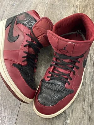 Talla 9.5 Air Jordan 1 Medio Reverso Prohibido Rojo Y Negro Buen Estado Foto 1 de 4