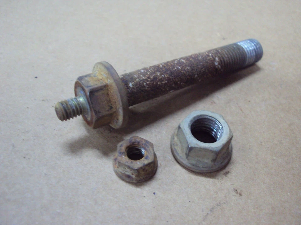 Honda Fourtrax 350 Foreman Front Fender Motor Mount Mud Flap Bolt 86 87 88 89 - Image 1 of 1