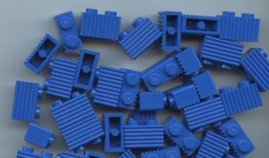 LEGO x 26 Ladrillo Azul, Modificado 1 x 2 con Rejilla / Perfil Acanalado 2877 - Imagen 1 de 1