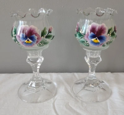 Candelabros votivos de vidrio transparente con borde con volantes pensamientos pintados a mano Foto 1 de 4