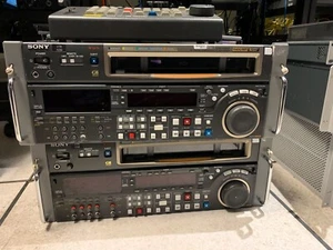 SONY HDW-M2000 HD SDI HDCAM EDITOR MULTI FORMAT RECORDER (1 controller) - Afbeelding 1 van 7