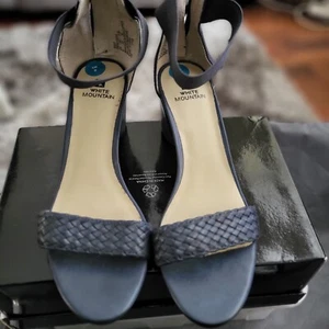 WHITE MOUNTAIN Navy Sandal Size 8 - Picture 1 of 3