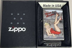 ZIPPO 2020 SEXY ROSIE BOMBER PINUP CHICA CALLE CROMO ENCENDEDOR SELLADO EN CAJA d34 - Imagen 1 de 6