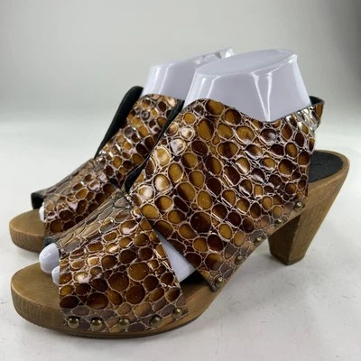 Sandalias zuecos Sanita para mujer peep-toe cocodrilo en relieve EE. UU. 8,5 marrón tacón  Foto 1 de 4