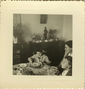 PHOTO ANCIENNE - VINTAGE SNAPSHOT - FÊTE ANNIVERSAIRE - BIRTHDAY - Picture 1 of 1