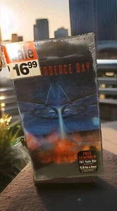 Vtg INDEPENDENCE DAY New HTF Sealed VHS Movie 1996 Will Smith, , Collectible - Picture 1 of 9