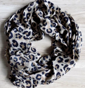 ZARA  Beautiful Big Scarf Shawl/Wrap Women's Accessories - Picture 1 of 4