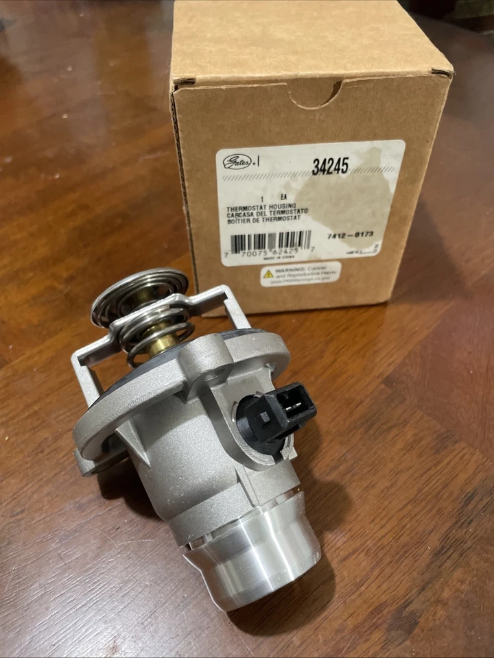 Nuevo conjunto de carcasa de termostato para BMW 545i 550i 645i 650i 745 750 X5 6 E65 E66 Foto 1 de 1