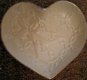 Lenox Cherish Heart Dish 24karat Gold - Picture 1 of 3