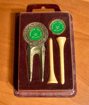 Marcador de pelota de golf Prestwick Golf Club 1851 (Escocia) logotipo y herramienta de reparación de divot Foto 1 de 3