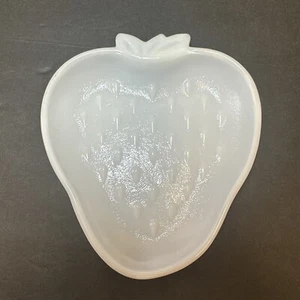 Vintage Hazel Atlas weiß Milchglas Erdbeere Schale Schmuck Bonboniere Retro - Bild 1 von 12