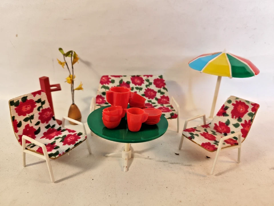 Lot Puppenstubenmöbel Puppenstube Balkon Terrasse Sonnenschirm Möbel DDR 70er - Bild 1 von 4