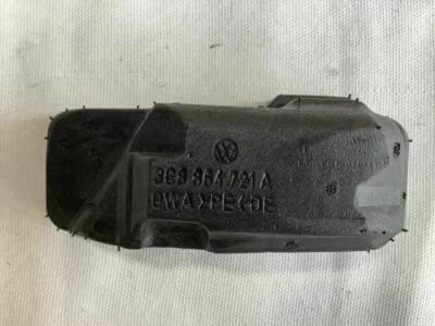 SOPORTE REPOSABRAZOS VOLKSWAGEN CC 2011-2017 DE FÁBRICA Foto 1 de 4