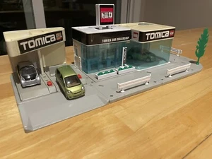 RARE Tomica Hypercity (70552) Car Dealer Shop Dealership Showroom + 3 Cars OEM - Picture 1 of 12