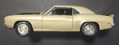Литые золотые/черные полоски 1969 Camaro Z28 масштаба 1:18 - Изображение 1 из 2