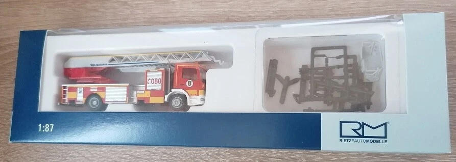 Rietze 71615 - 1/87 Magirus DLK Bomberos Di Malaga (ES) - Nuovo - Immagine 1 di 1