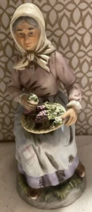 Vintage HOMCO 1433 Porcelain Old Woman With Basket of Grapes  - Picture 1 of 10