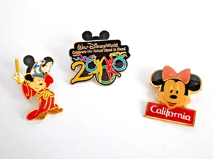 INSIGNIAS PIN ESMALTE DISNEY X 3 MICKEY MOUSE, MINNIE MOUSE CALIFORNIA Y MILLENIUM - Imagen 1 de 4