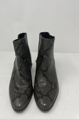 Botas al tobillo Calvin Klein Fiona para mujer grises negras con estampado de serpiente talla 9,5 Foto 1 de 4