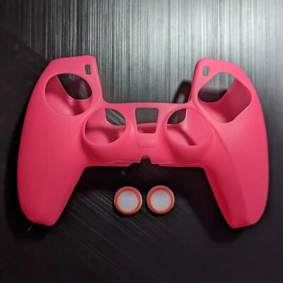 Светящийся силиконовый чехол для контроллера PS5 розовый с 2 красными ручками для большого пальца - Изображение 1 из 2