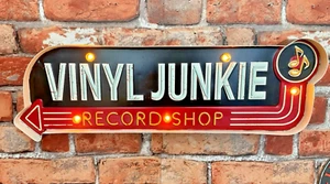 7"X22"X2" Beleuchtetes "Vinyl Junkie" Festzelt Stil Wand Dekor Schild - Bild 1 von 6